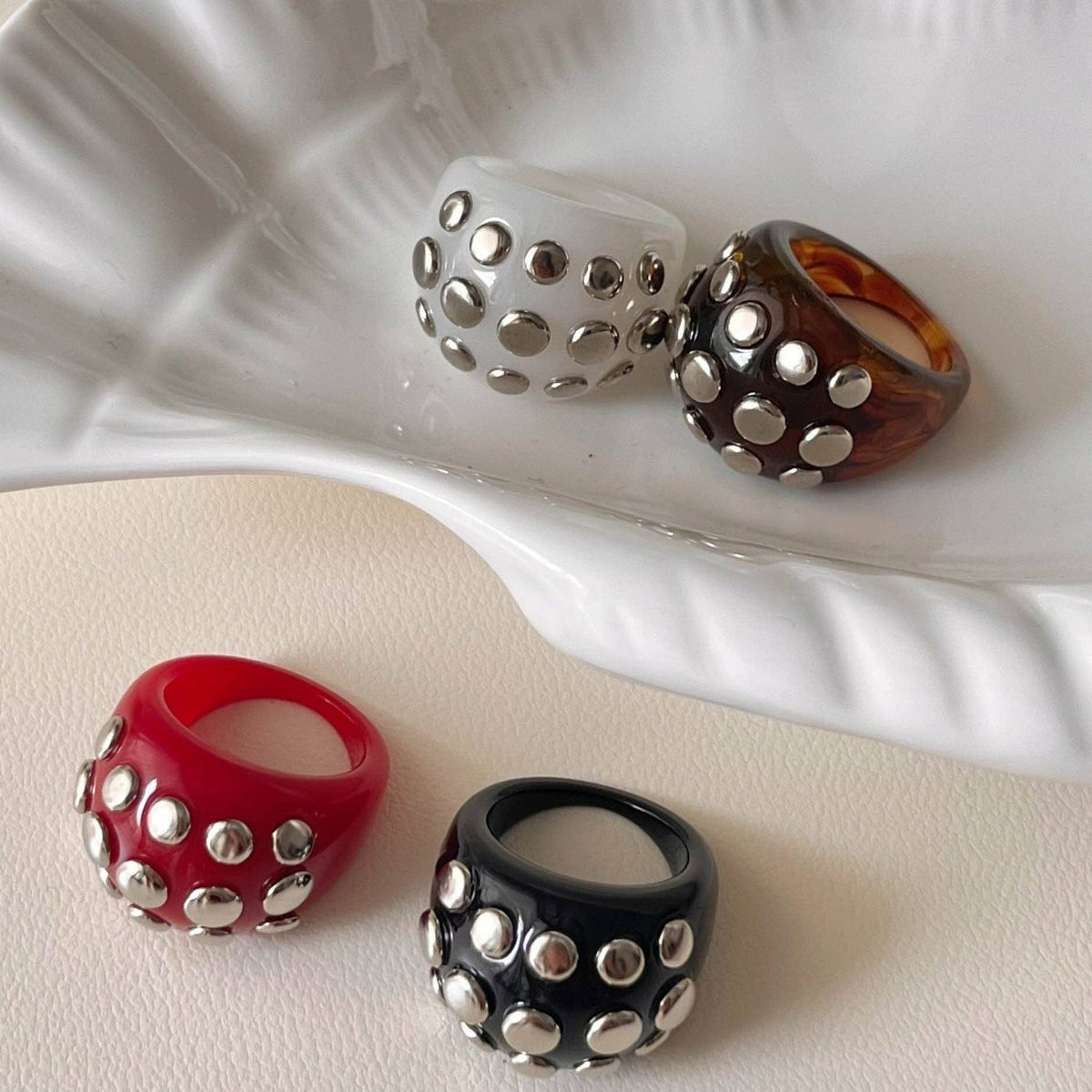 Vintage Chunky Sliver Rivet Resin Ring MK2PM6W6JRG38