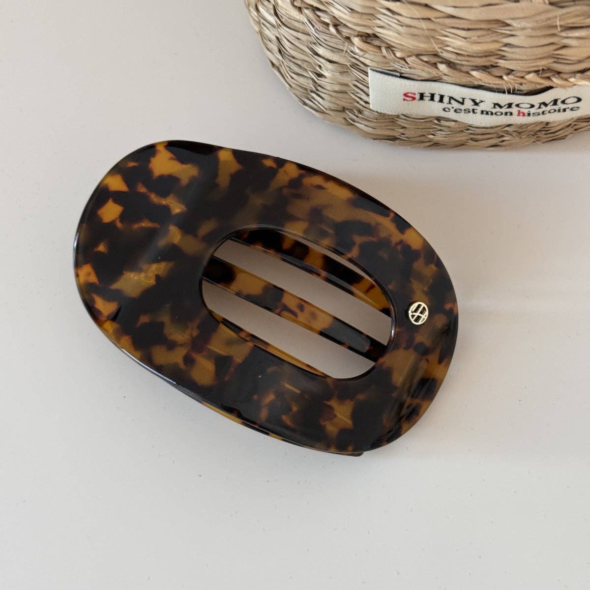Simple Oval-Shaped Flat Medium Hair Claw MK2PPM6W6HCP538