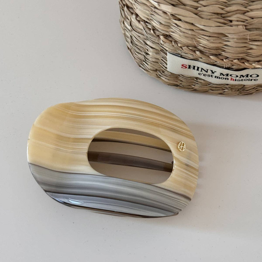 Simple Oval-Shaped Flat Medium Hair Claw MK2PPM6W6HCP538
