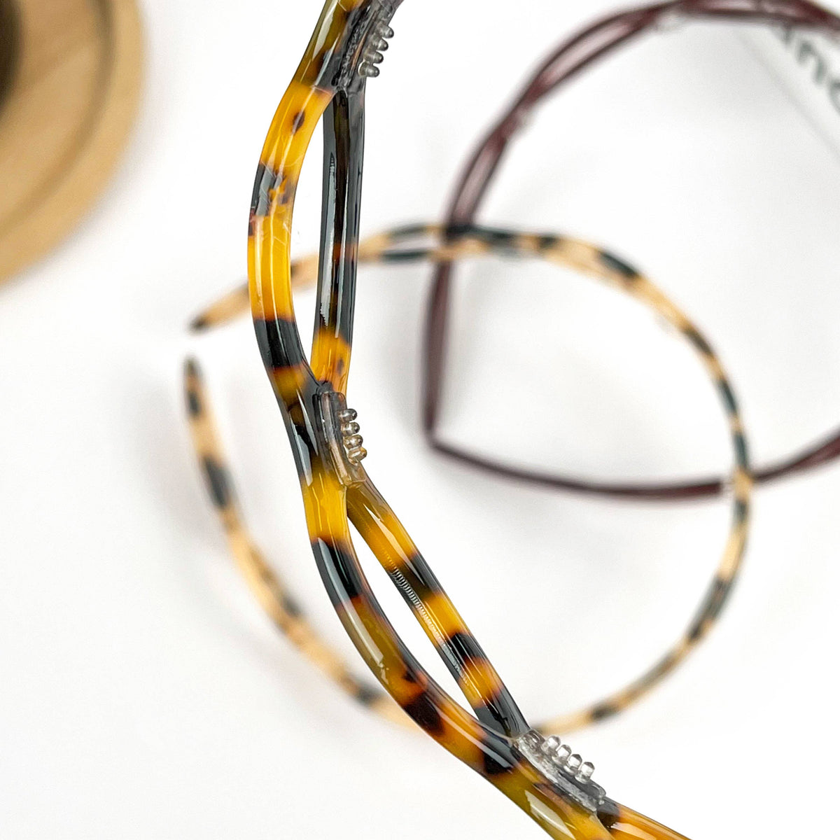 Round Hollow Chain Design Acetate Headband