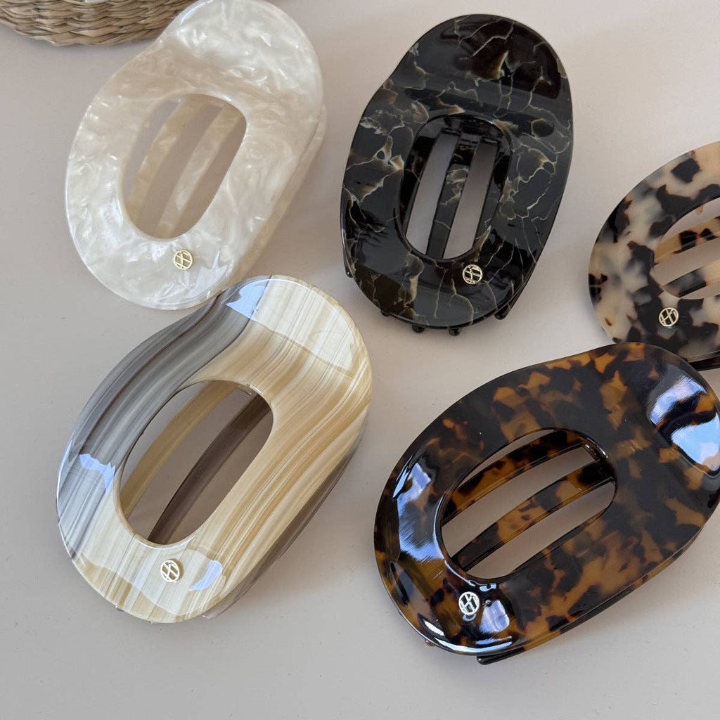 Simple Oval-Shaped Flat Medium Hair Claw MK2PPM6W6HCP538