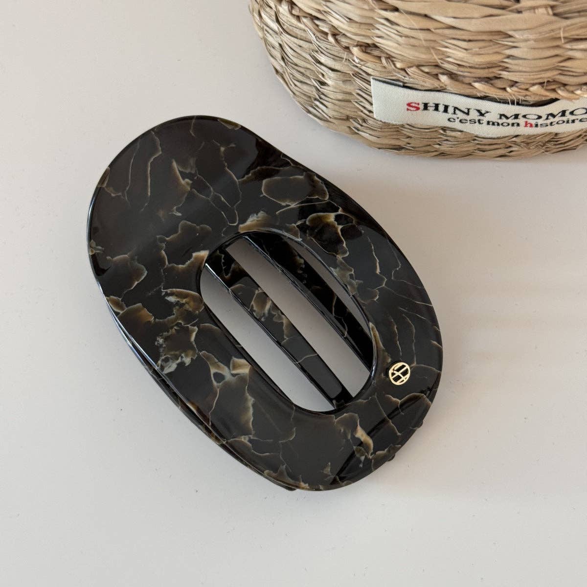 Simple Oval-Shaped Flat Medium Hair Claw MK2PPM6W6HCP538