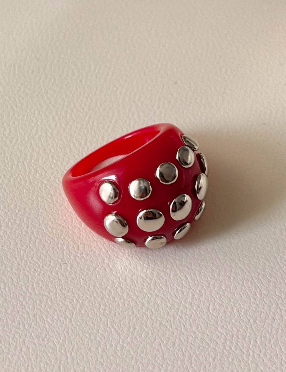 Vintage Chunky Sliver Rivet Resin Ring MK2PM6W6JRG38