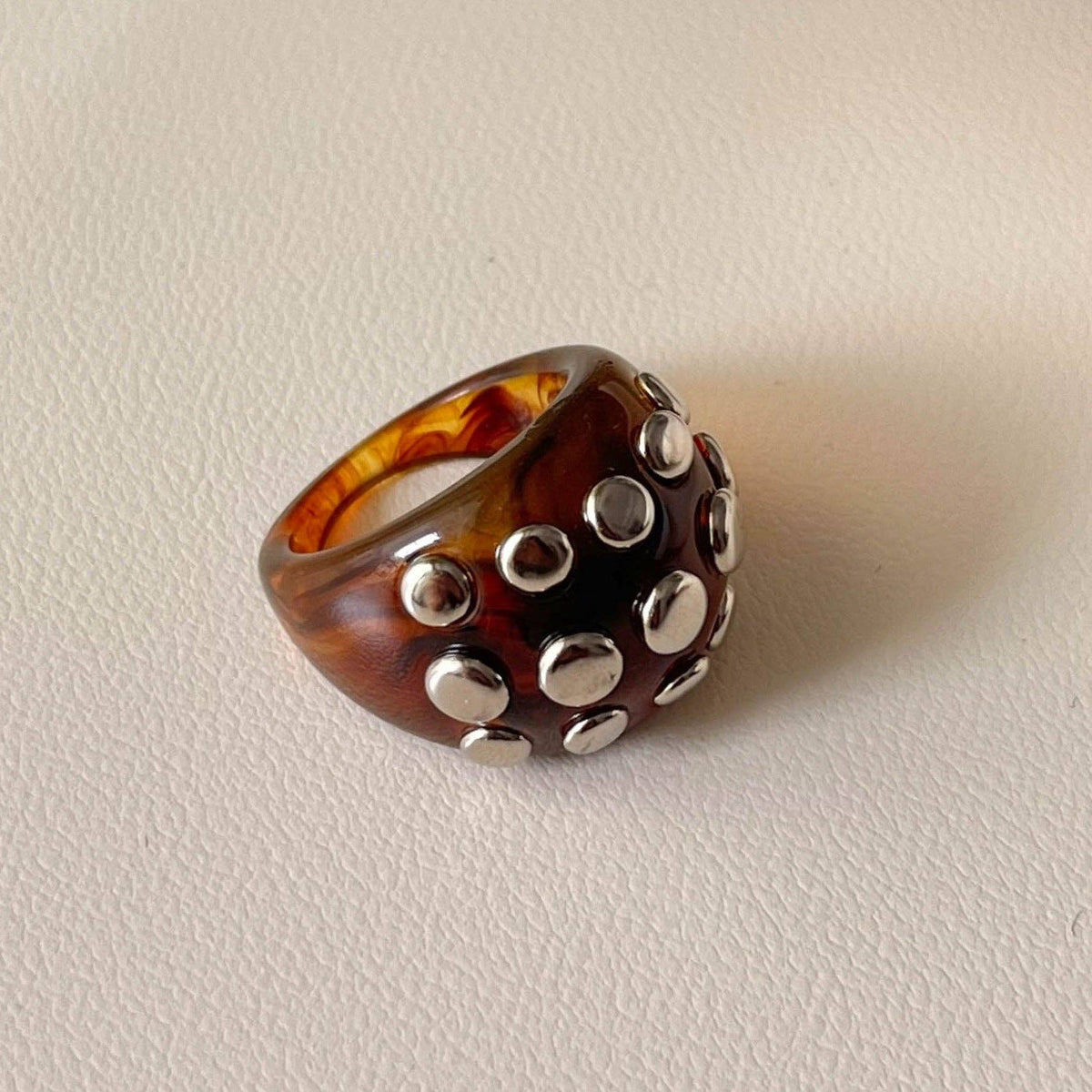 Vintage Chunky Sliver Rivet Resin Ring MK2PM6W6JRG38