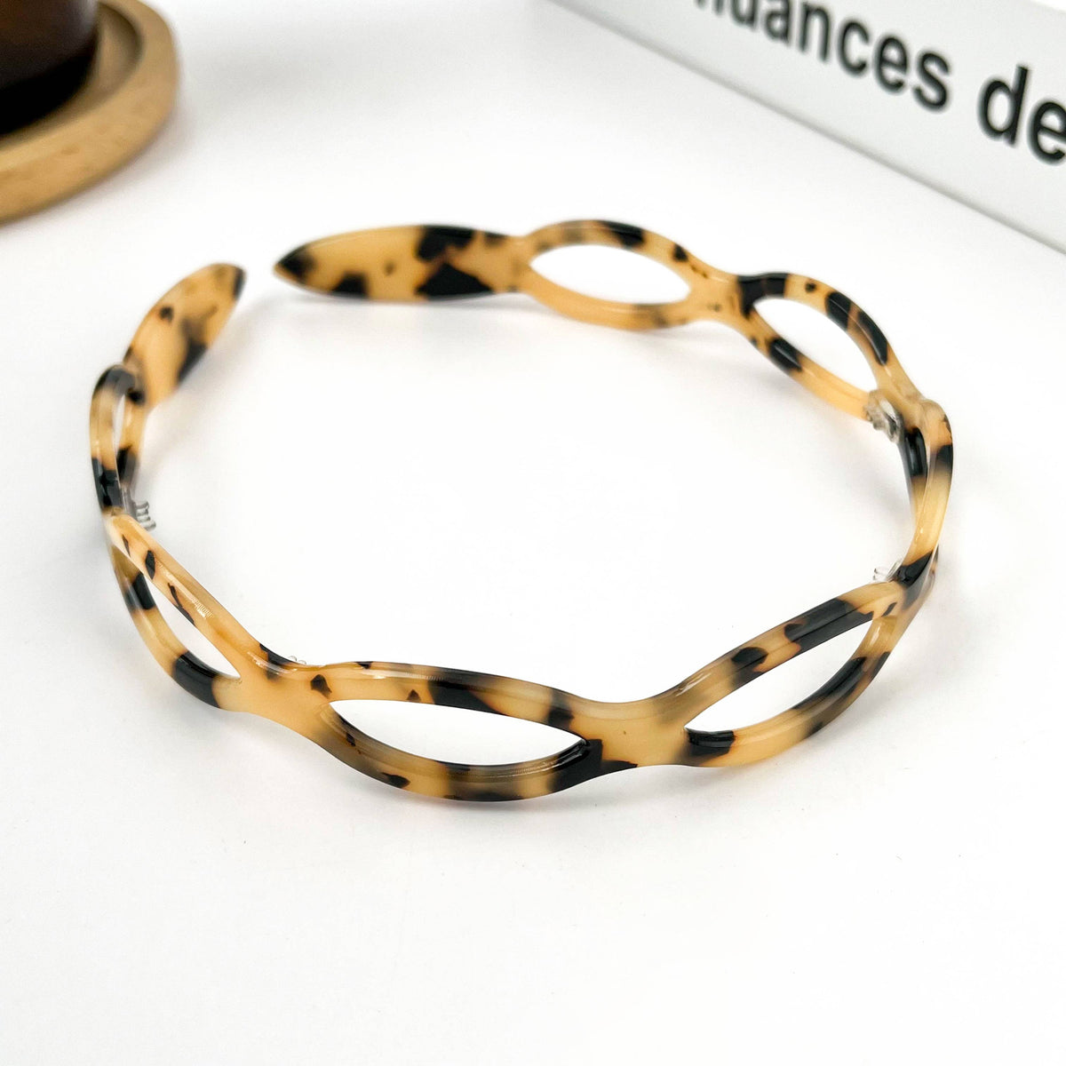 Round Hollow Chain Design Acetate Headband