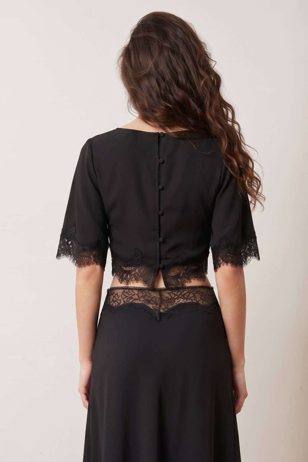 LACE HEM TWILL SATIN CAPE TOP